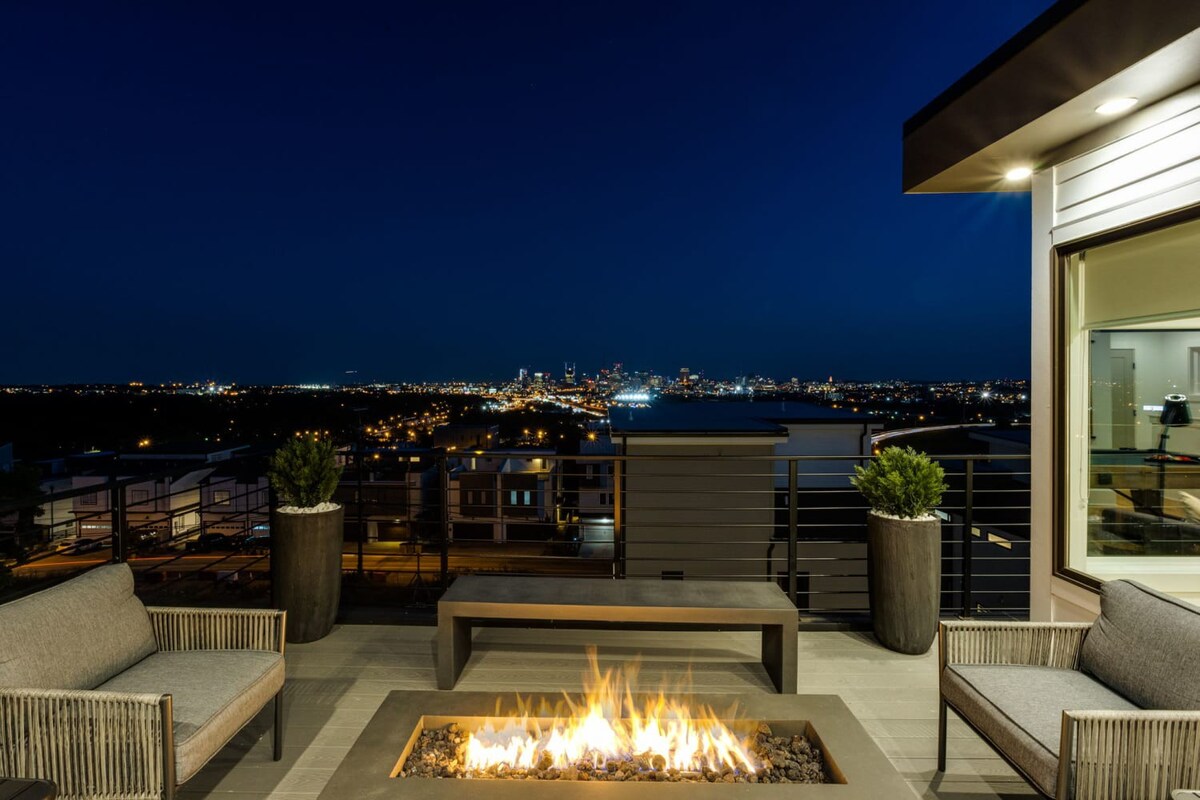 Modern Luxury! Hot Tub,Mini Golf,Elevator,Views - Photo 7