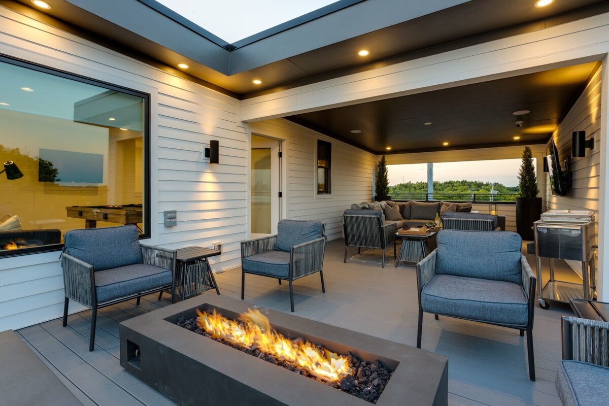 Modern Luxury! Hot Tub,Mini Golf,Elevator,Views - Photo 8