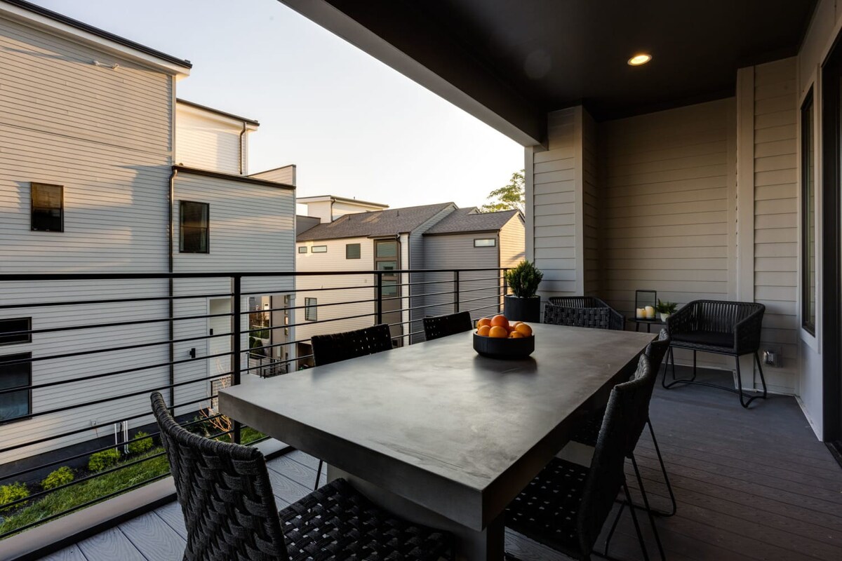 Modern Luxury! Hot Tub,Mini Golf,Elevator,Views - Photo 12