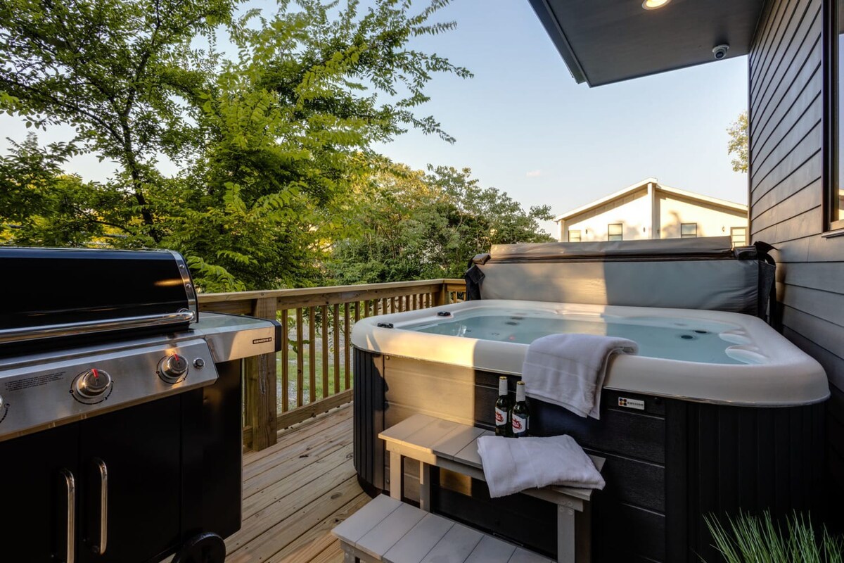 Modern Luxury! Hot Tub,Mini Golf,Elevator,Views - Photo 5