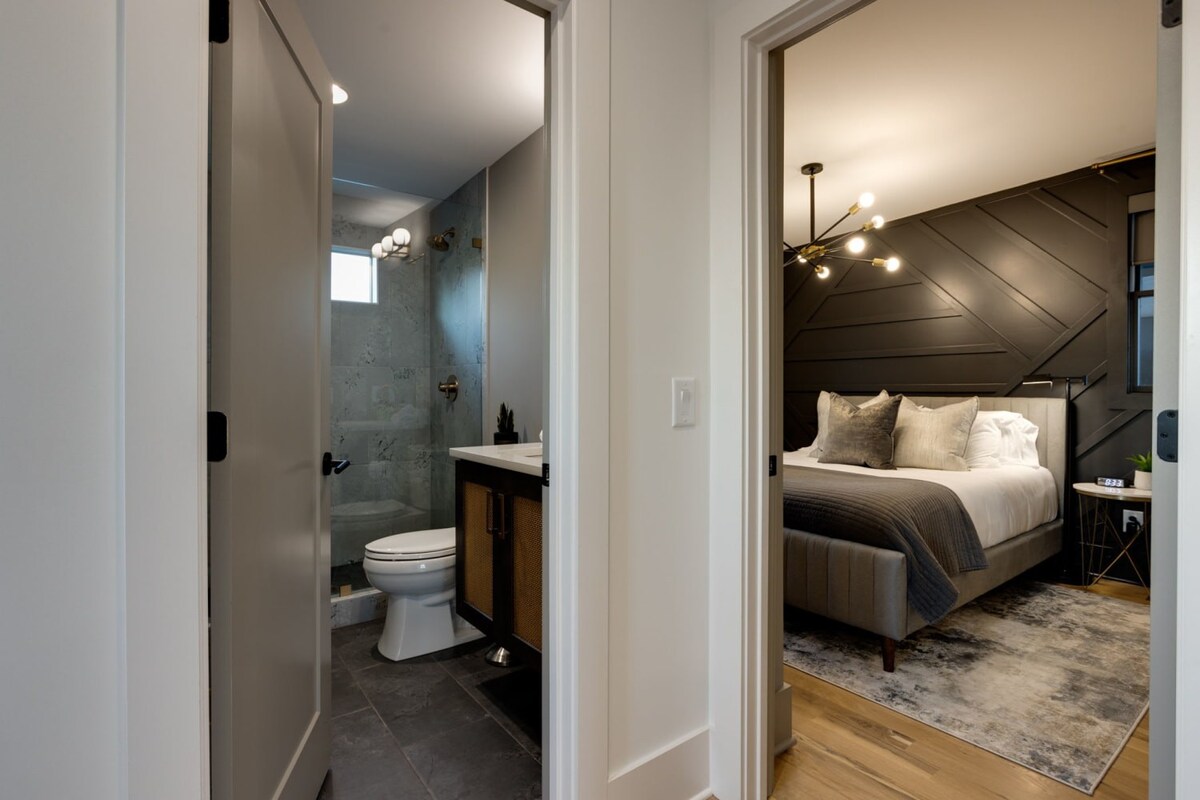 Modern Luxury! Hot Tub,Mini Golf,Elevator,Views - Photo 49