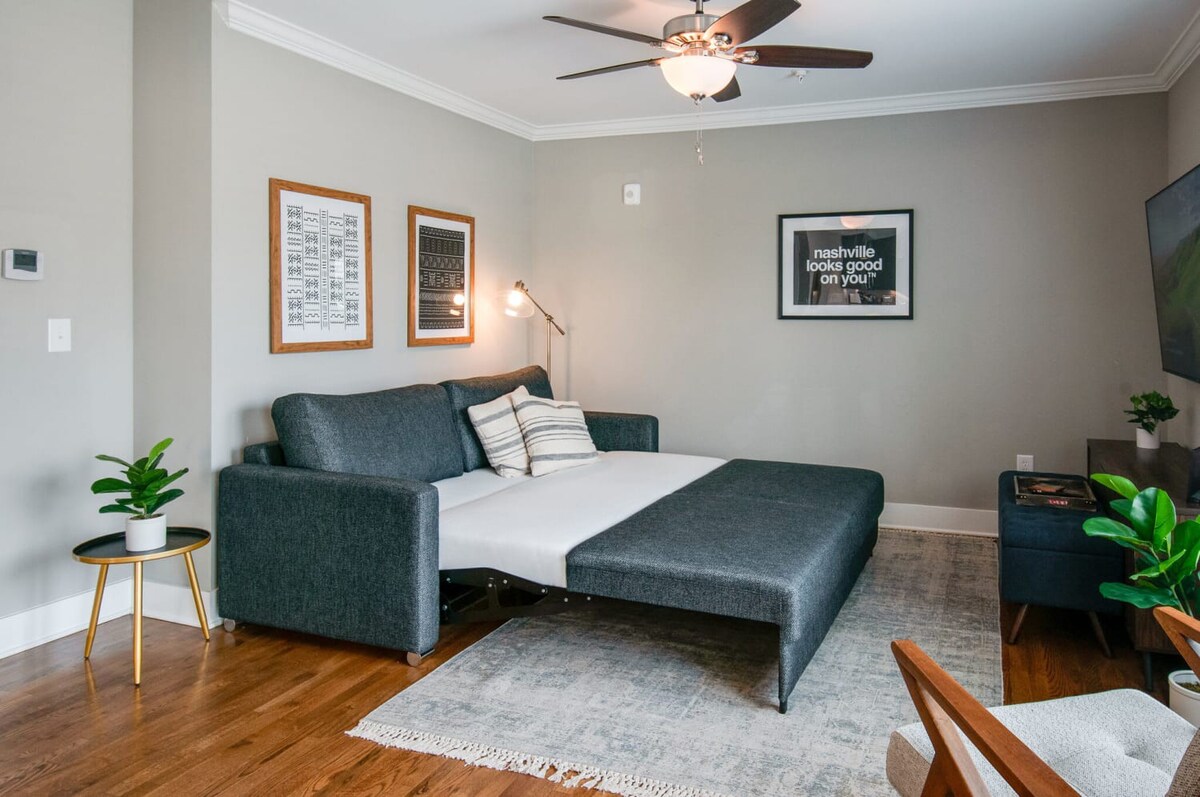 New Nashville Condo with 2 King beds, walk to bars - Photo 9