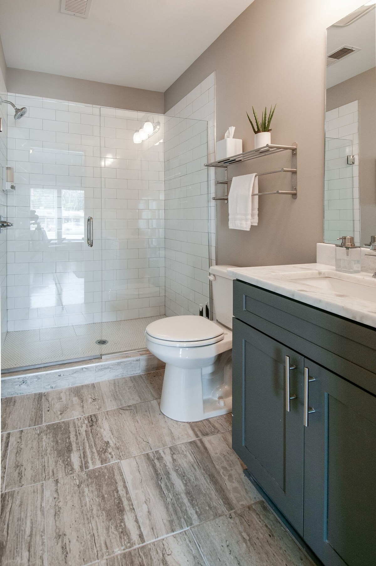 New Nashville Condo with 2 King beds, walk to bars - Photo 20