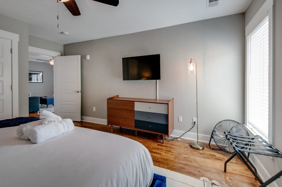 New Nashville Condo with 2 King beds, walk to bars - Photo 23