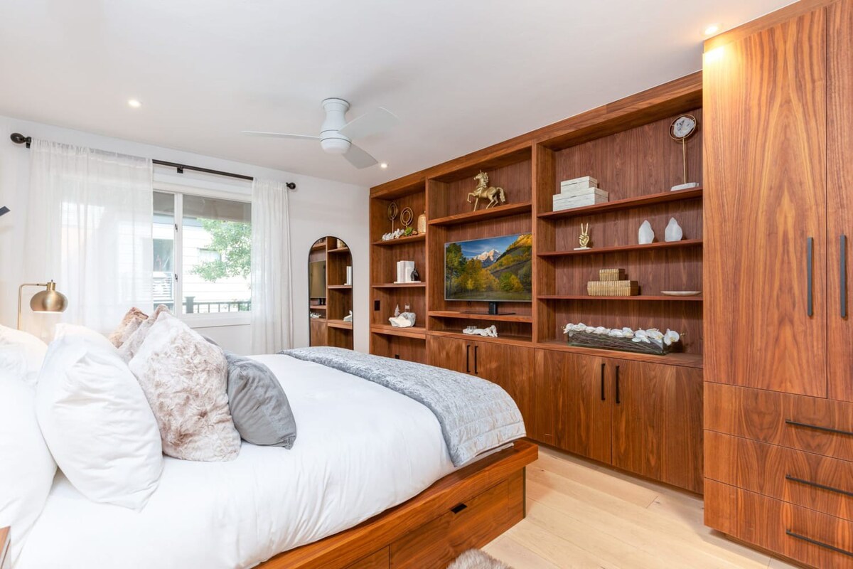 Aspen Core Renovated 2 BR, 2 BA with AC