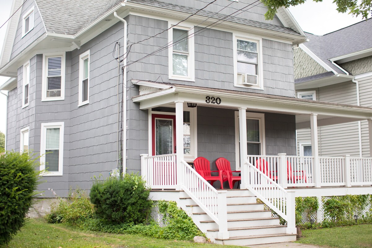 Spacious Cityside House w/ Game Room & Fire Pit - Picture 4