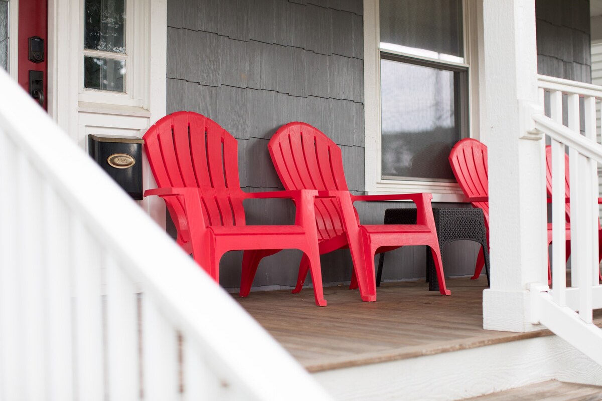 Spacious Cityside House w/ Game Room & Fire Pit - Picture 6