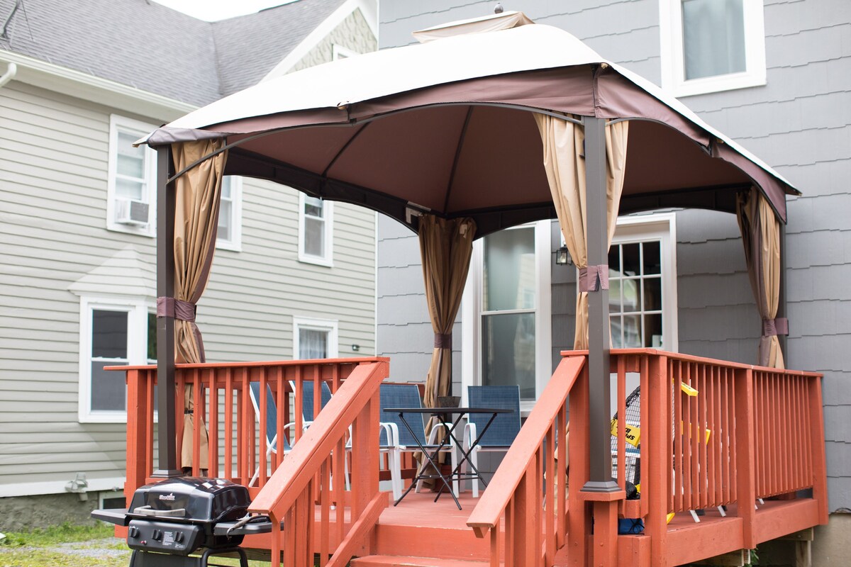 Spacious Cityside House w/ Game Room & Fire Pit - Picture 34