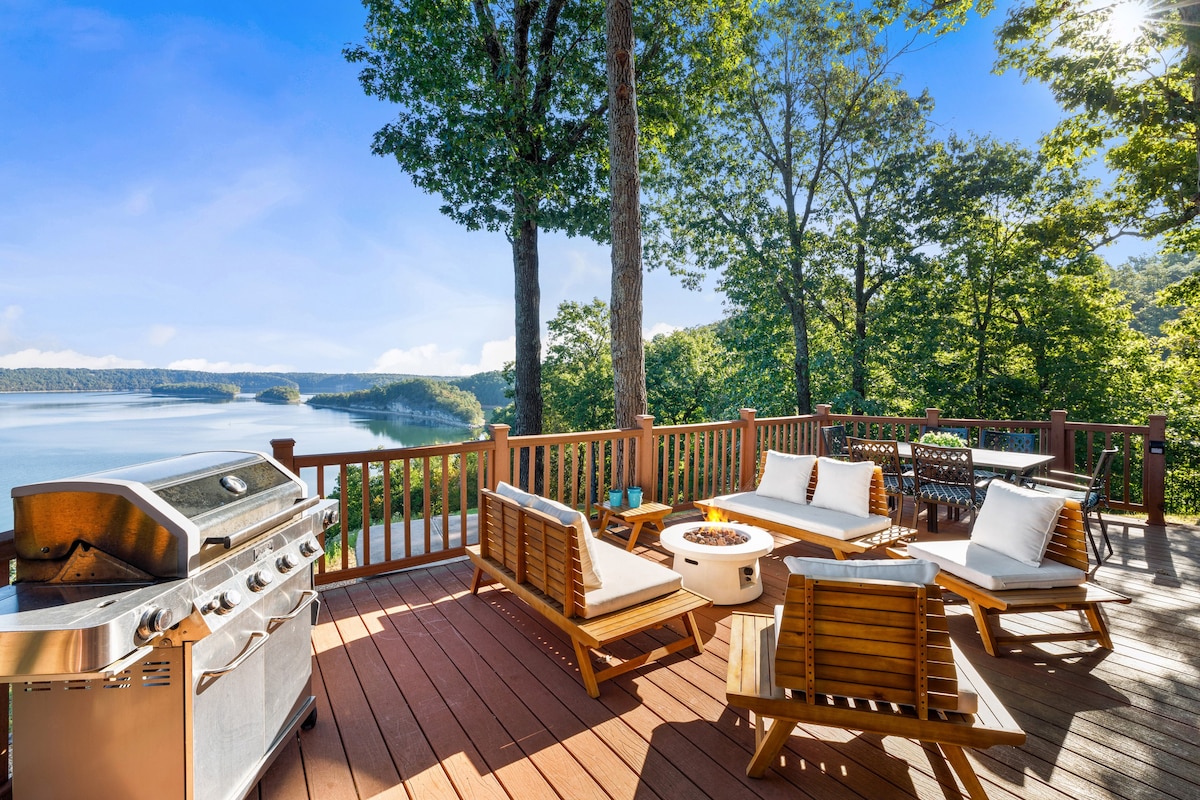 Birds Eye Retreat -10 acres on Beaver Lake-Hot Tub