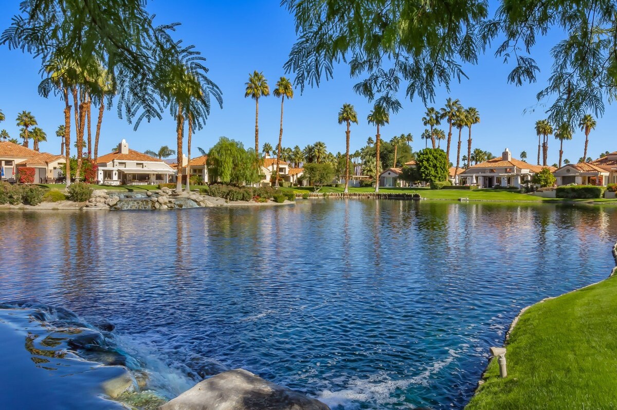 Casa Del Rio | Luxe 3BR w/ Pool, Spa & Lake Views - Foto 33