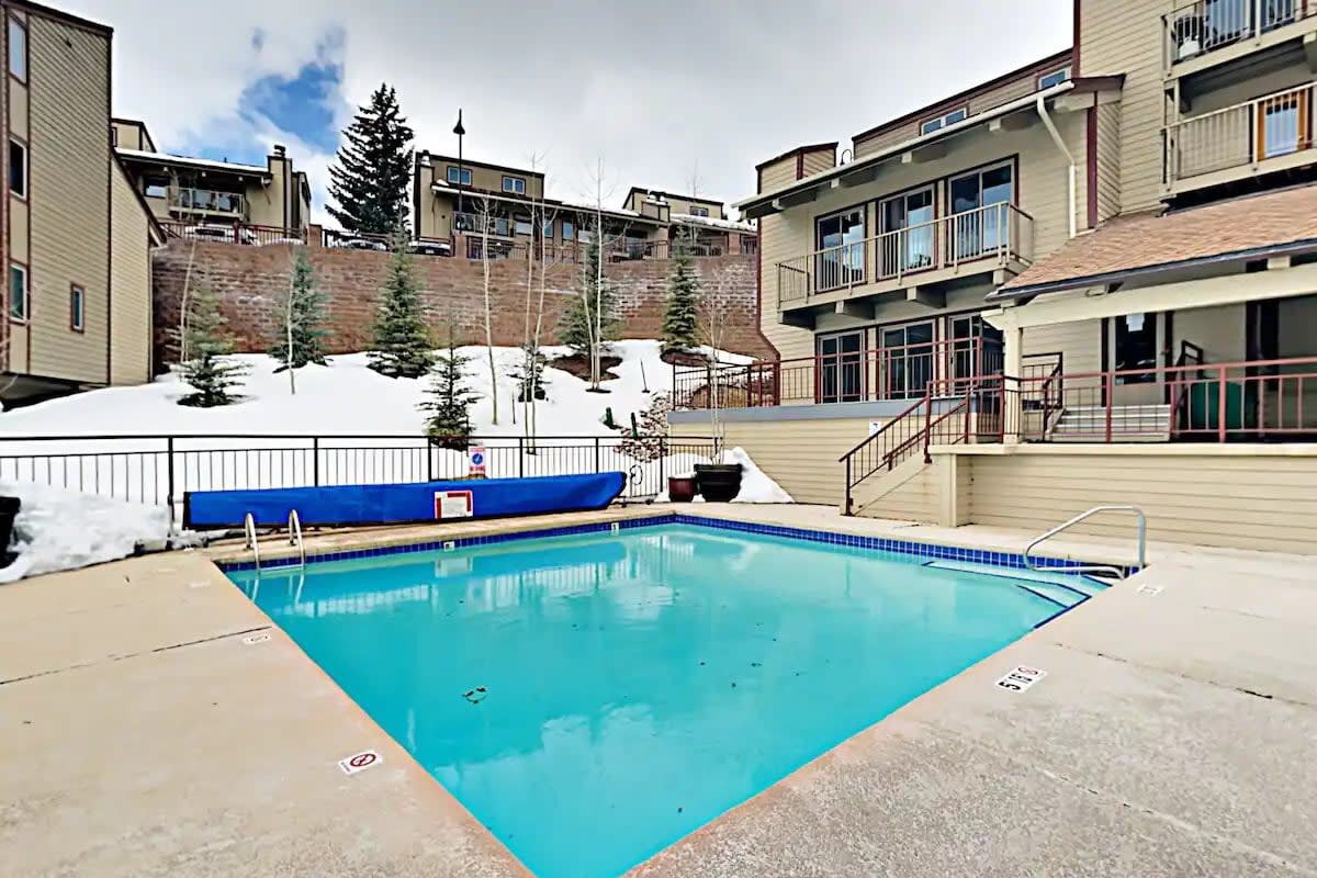 Updated 3 BR, 2 BA with Pool & Hot Tub - Stunning Mountain Views!