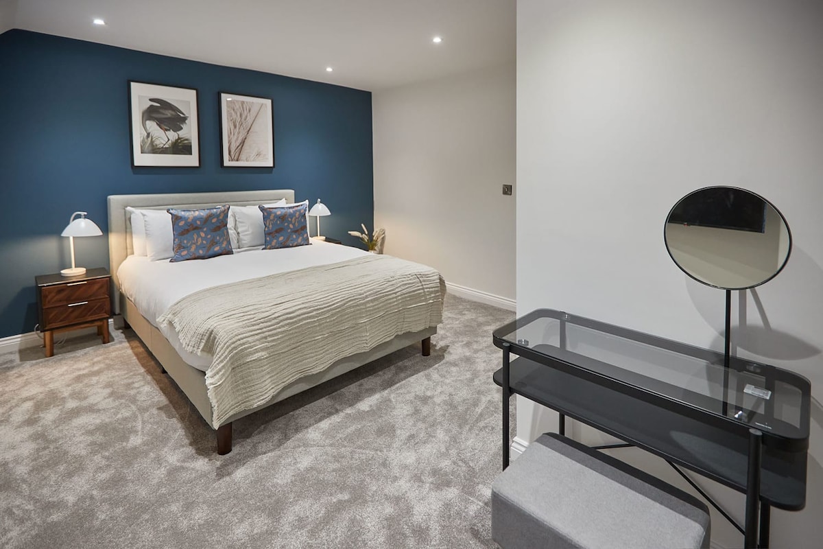 Host & Stay | Iburn House