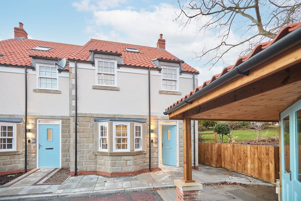 Littlebeck House, Briggswath - Host & Stay