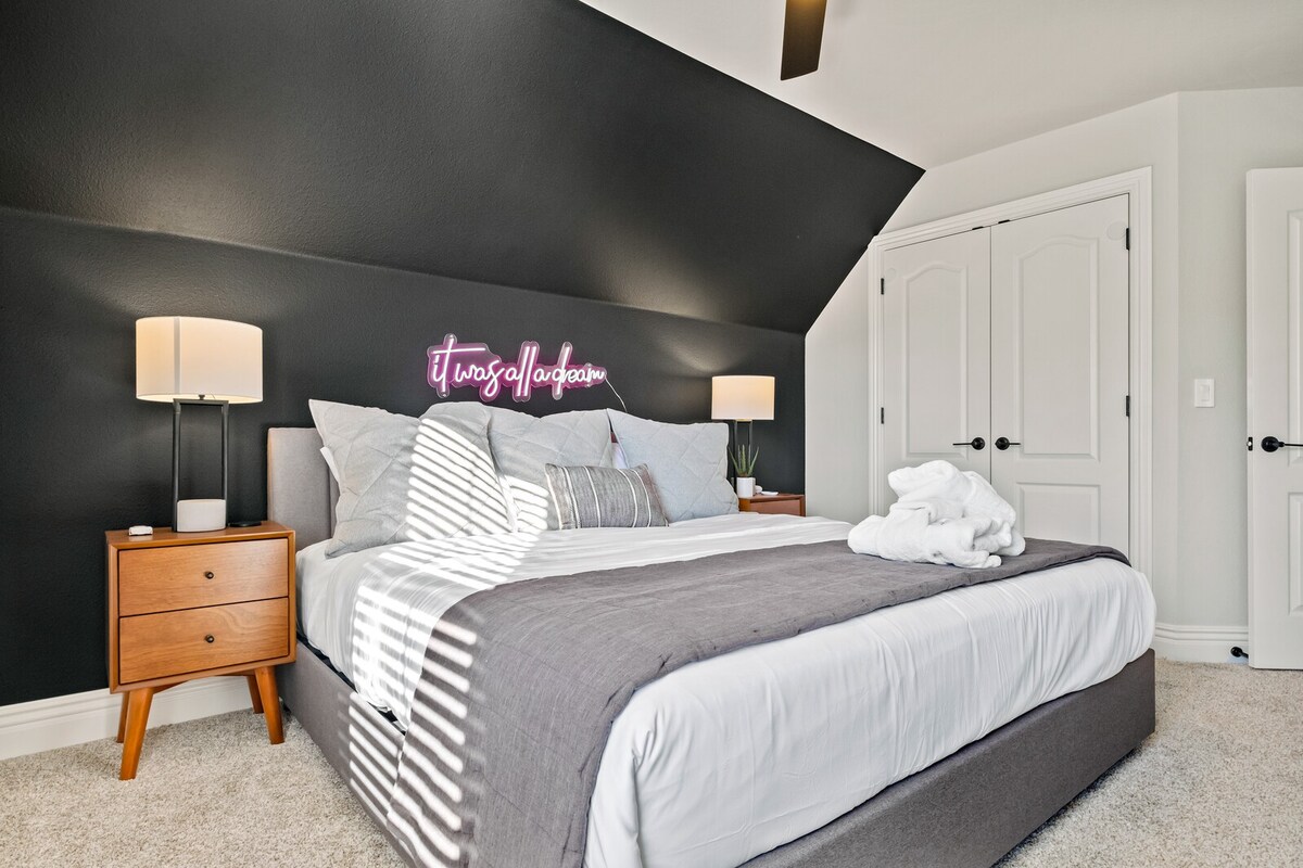 Apollo House | Luxury Retreat in Rogers. Sleeps 11 - Foto 4