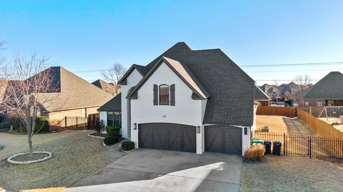Apollo House | Luxury Retreat in Rogers. Sleeps 11 - Foto 9
