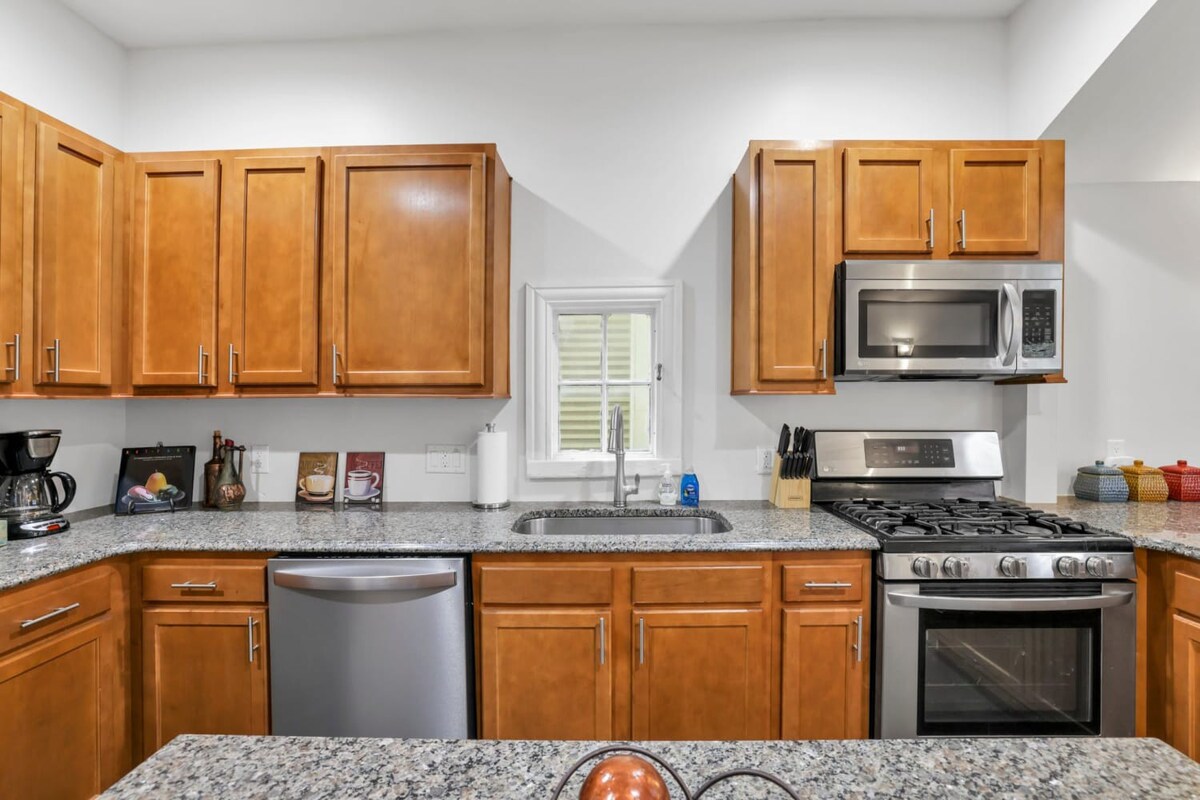 OSU and Short North 4 BR- Patio and Garage w/EV