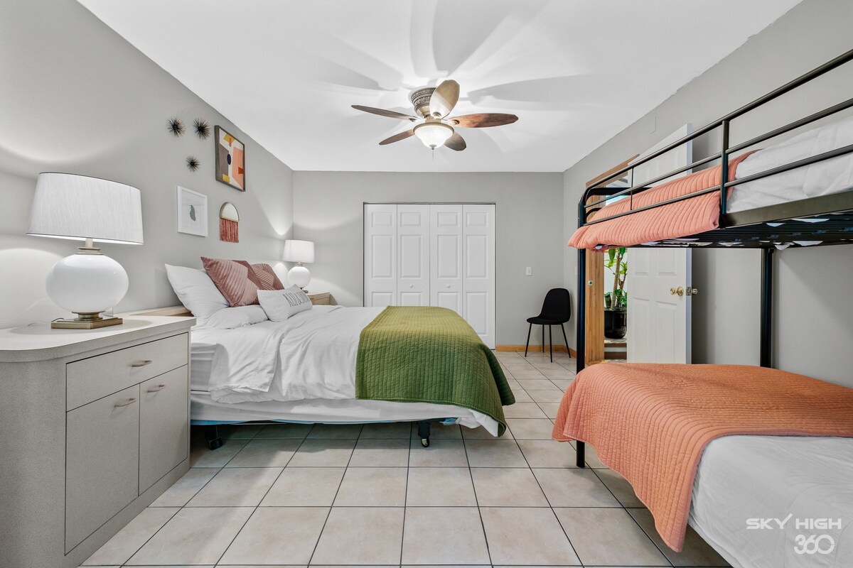 MCM Lakehouse - Direct Lake Access - Sleeps 8