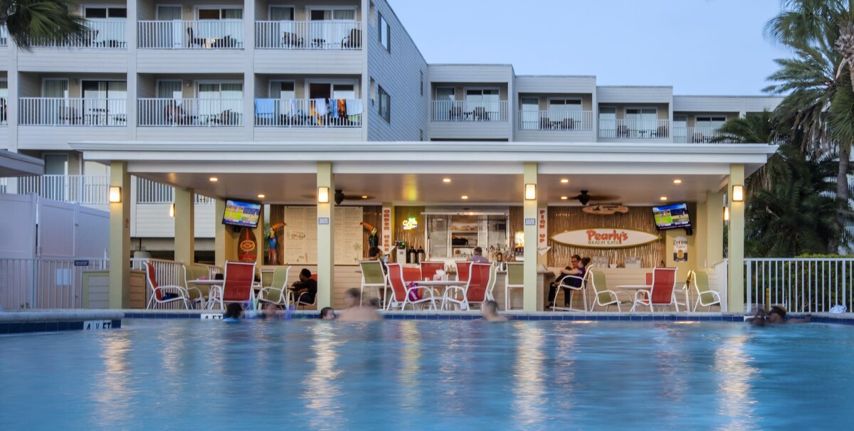 Palm House Tampa Waterfront 2B Condo & Heated Pool