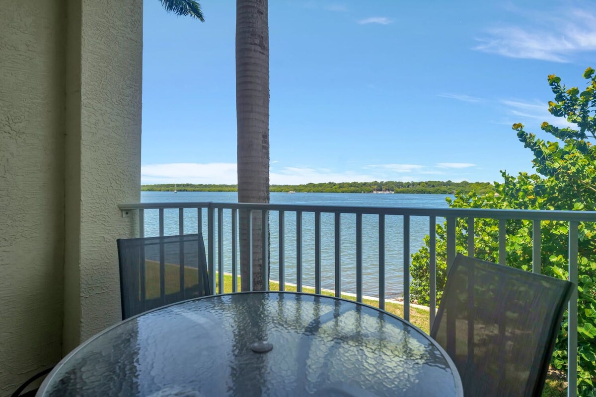 Pet Friendly Waterview Resort Condo & Restaurant!