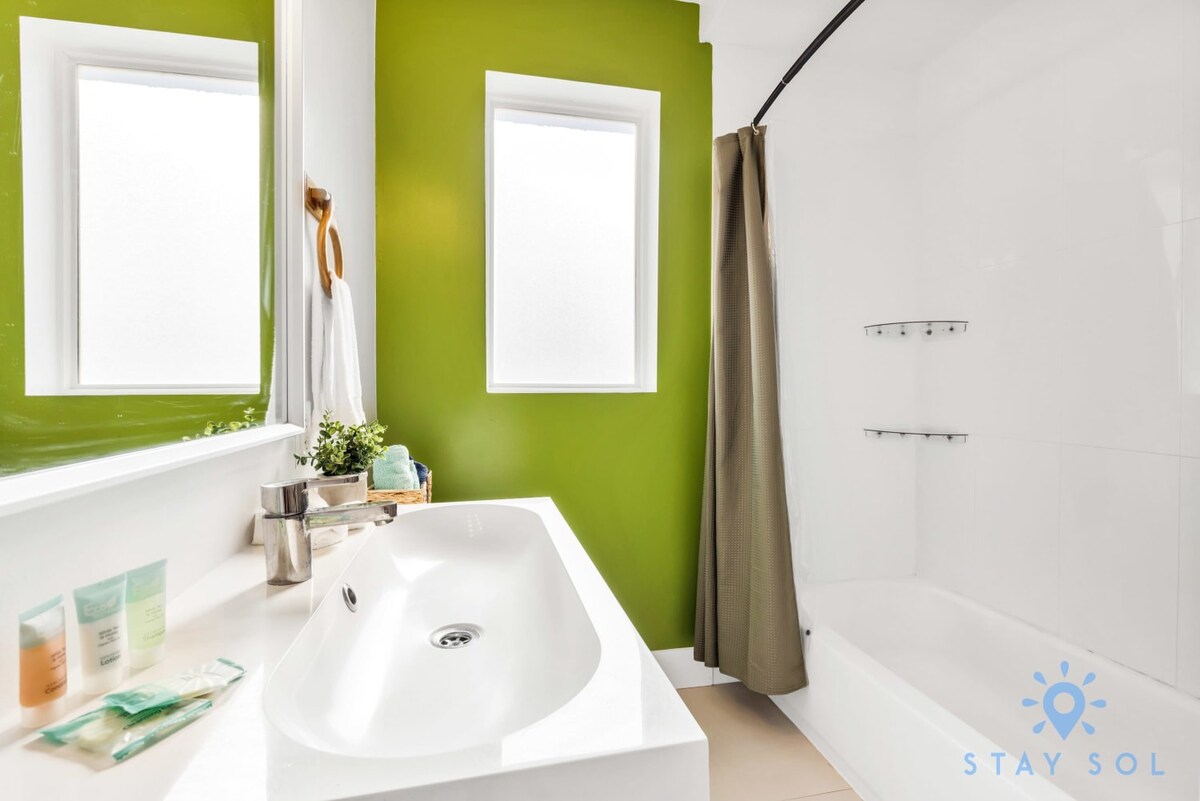 Step To Beach - 2BR - Bay View - Pool