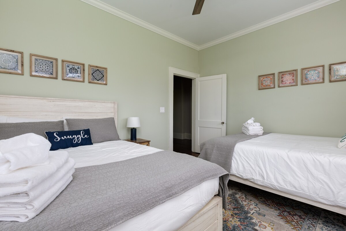 Adorable Home. Close to Everything. Great Location - Foto 31
