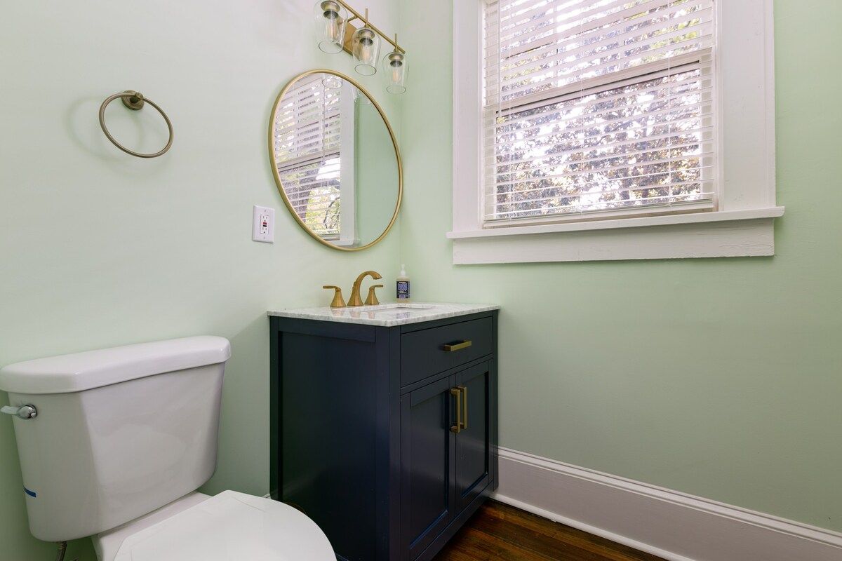 Adorable Home. Close to Everything. Great Location - Foto 33