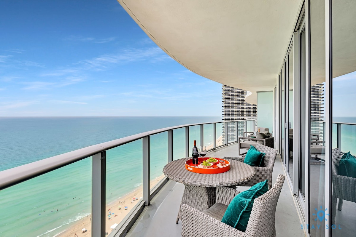 Luxury Hollywood Beachfront Condo w/ Pools & Gym
