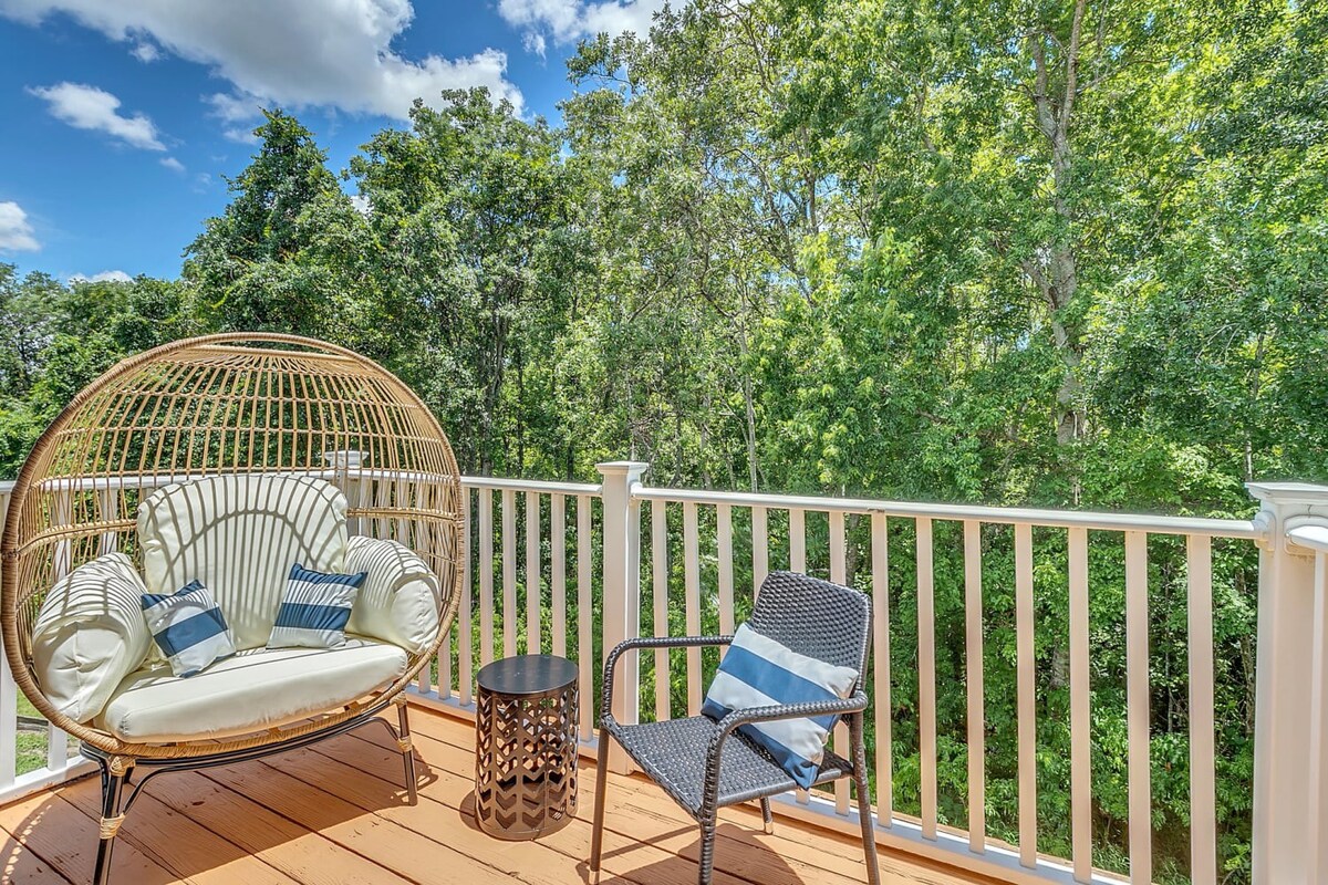 4BR family townhouse w/ pool & backyard  - Photo 1