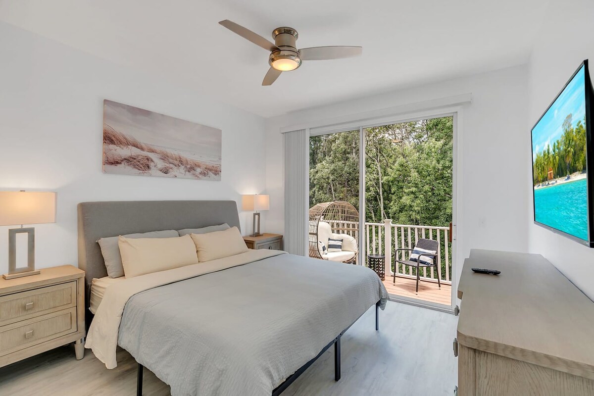 4BR family townhouse w/ pool & backyard  - Photo 7