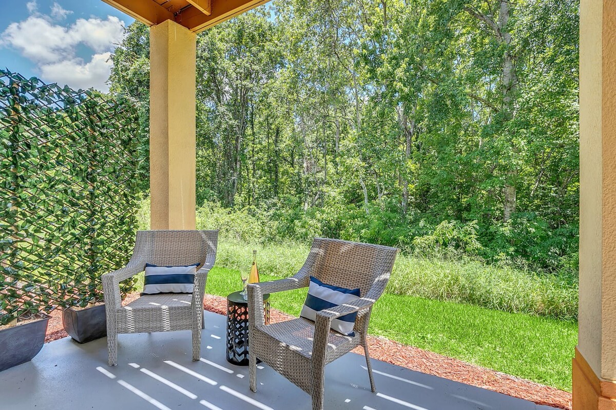 4BR family townhouse w/ pool & backyard  - Photo 6