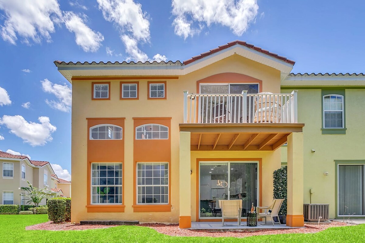 4BR family townhouse w/ pool & backyard  - Photo 38