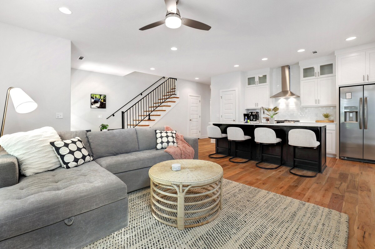 The Oakley - Near Lake Fayetteville!