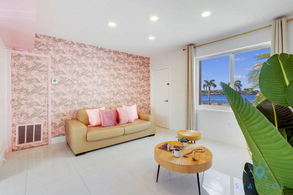 Free Parking apt + Bayview + Pool + Step To Beach