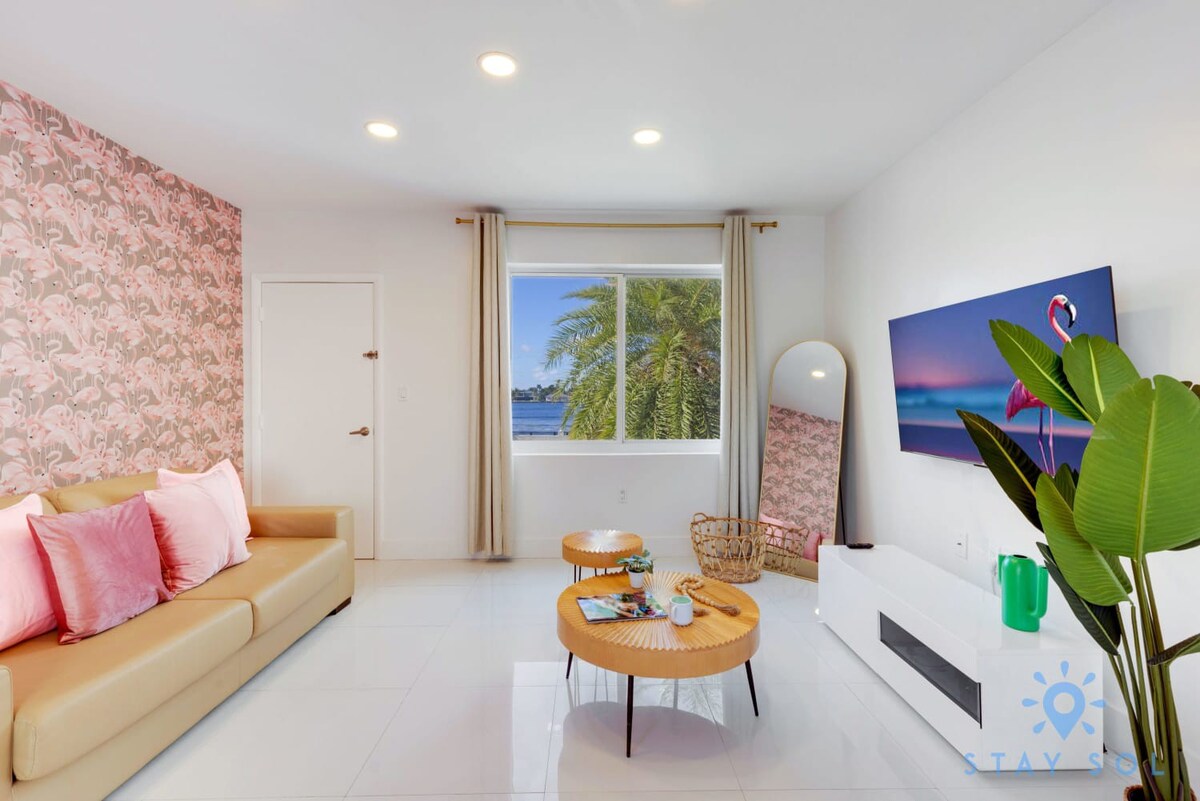 Free Parking apt + Bayview + Pool + Step To Beach