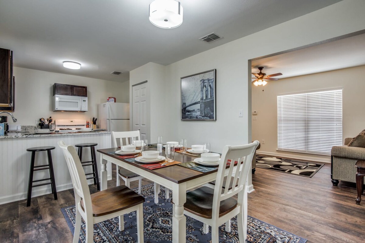 5Min to Lackland | Family-Friendly4BR w/Yard & W/D