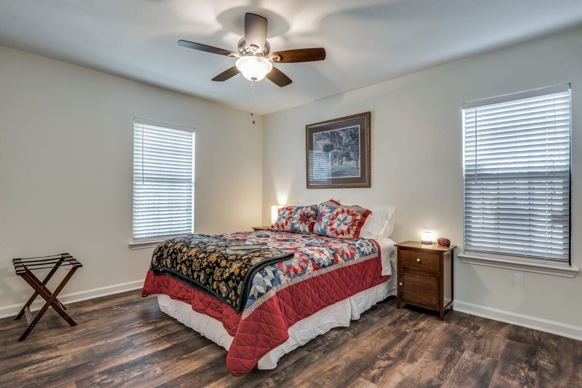 5Min to Lackland | Family-Friendly4BR w/Yard & W/D