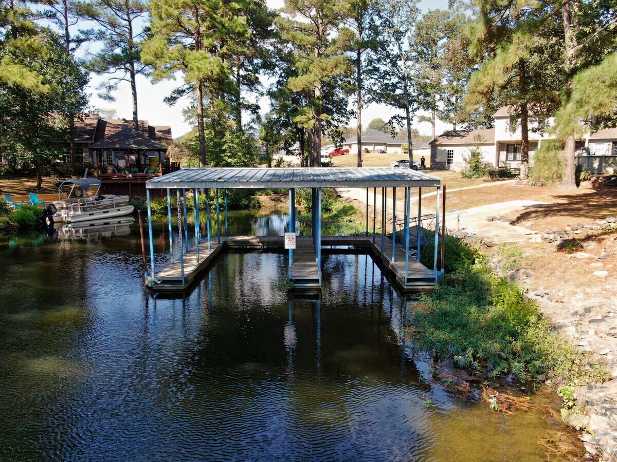 Spacious Lakefront Home | Pool | Hot Tub | Fire Pit | Games - Foto 43