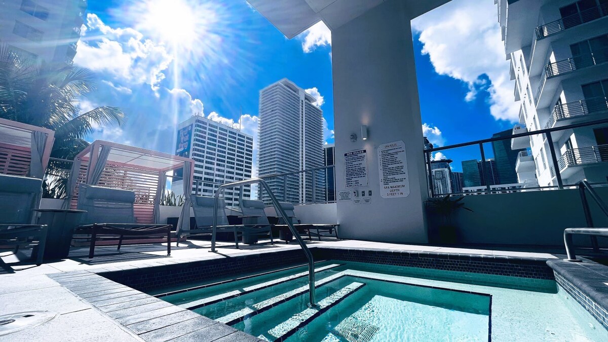 Skyline Retreat | Rare Corner + Pool & Terrace - Foto 27