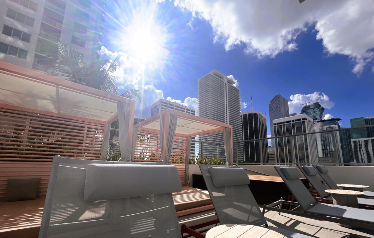 Skyline Retreat | Rare Corner + Pool & Terrace - Foto 26