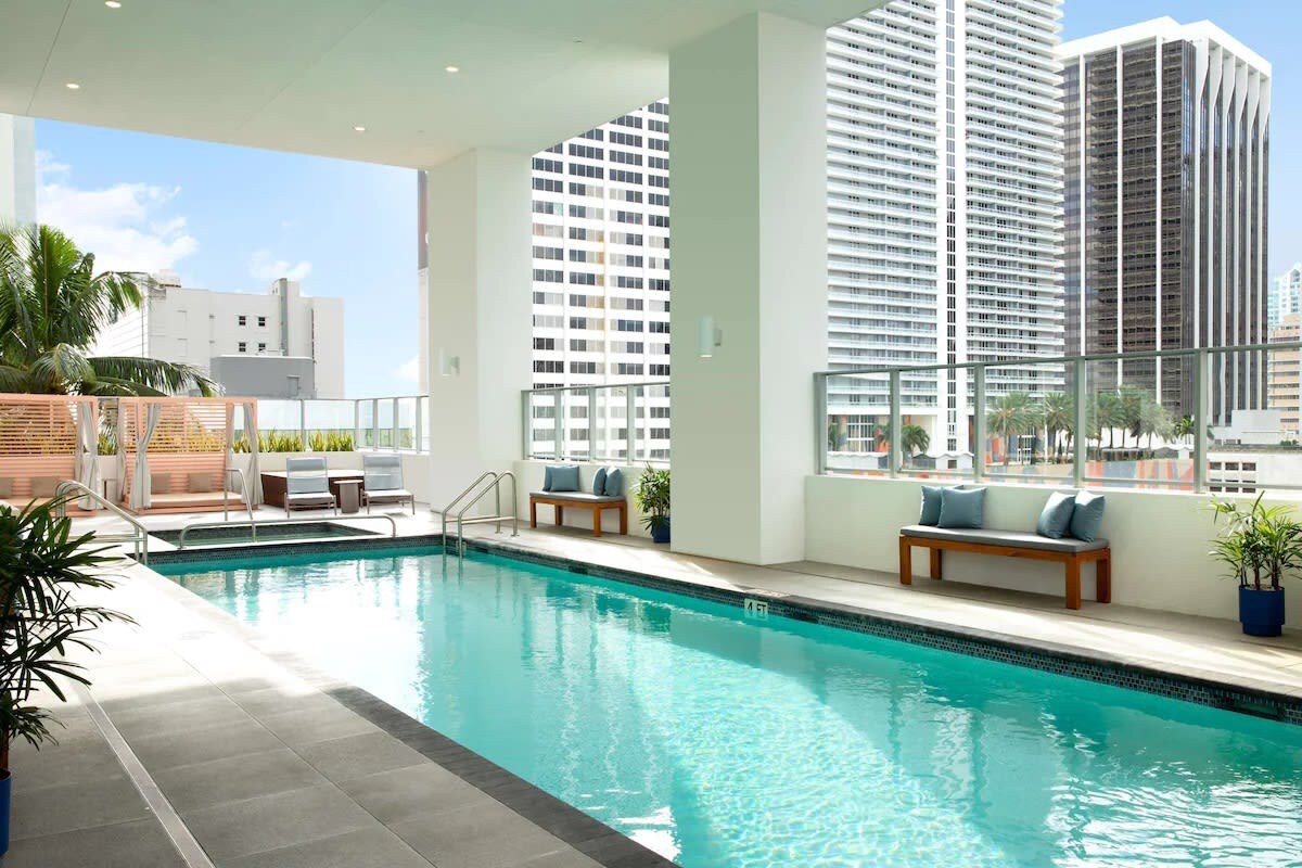 Skyline Retreat | Rare Corner + Pool & Terrace - Foto 29