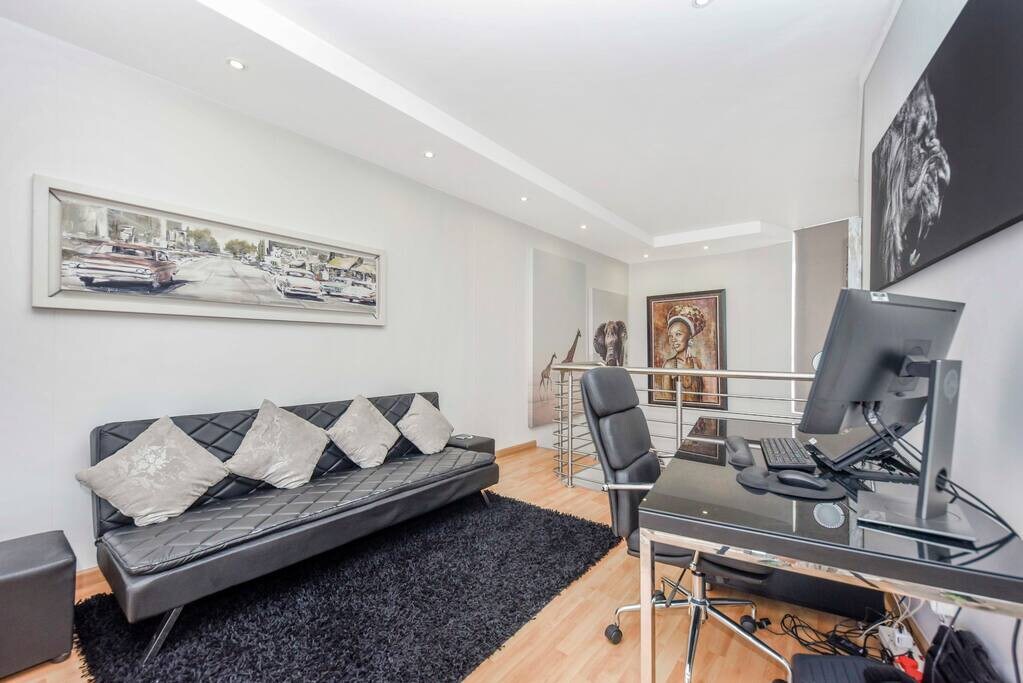 Hydro Park Penthouse Loft
