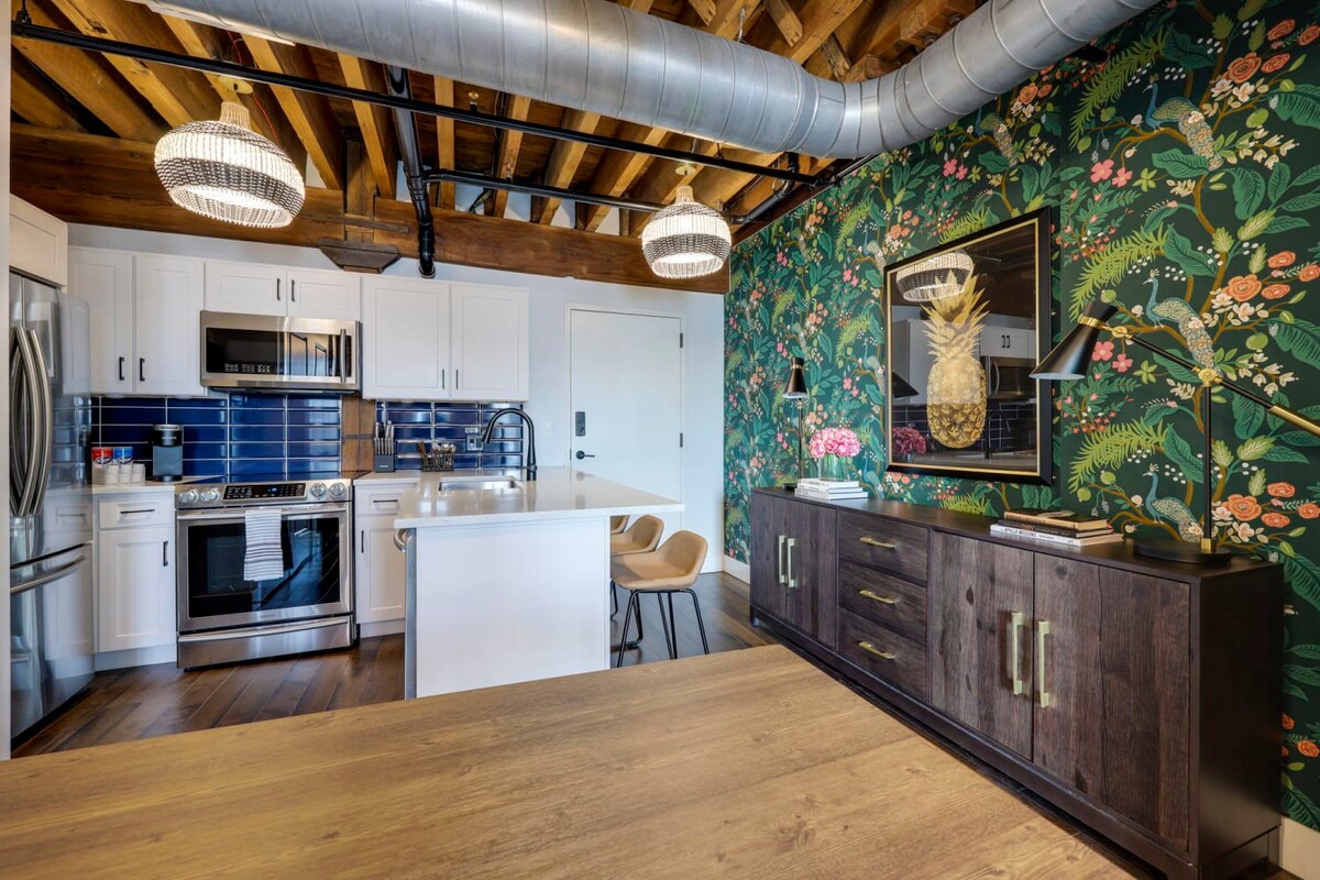 Music Row Condo | Pool | Near Vanderbilt |Sleeps 4