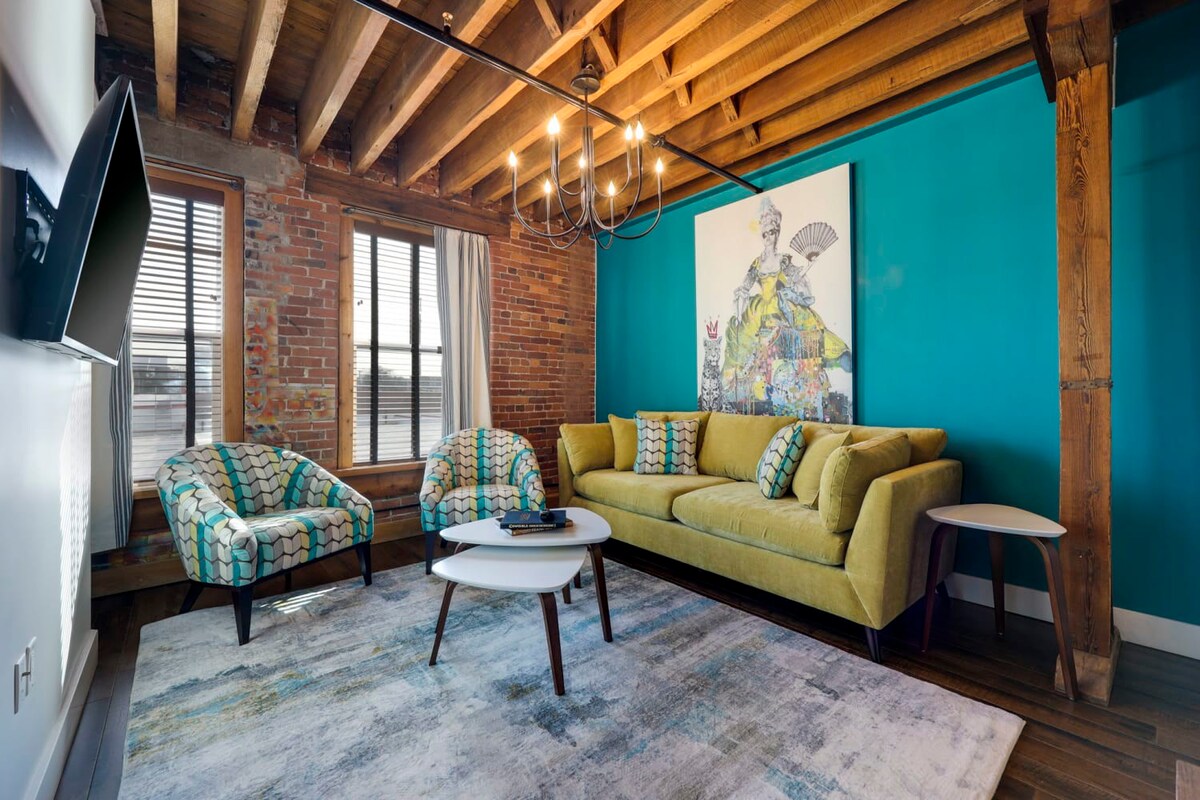 Stylish 1865 Warehouse Loft | Steps to Vanderbilt