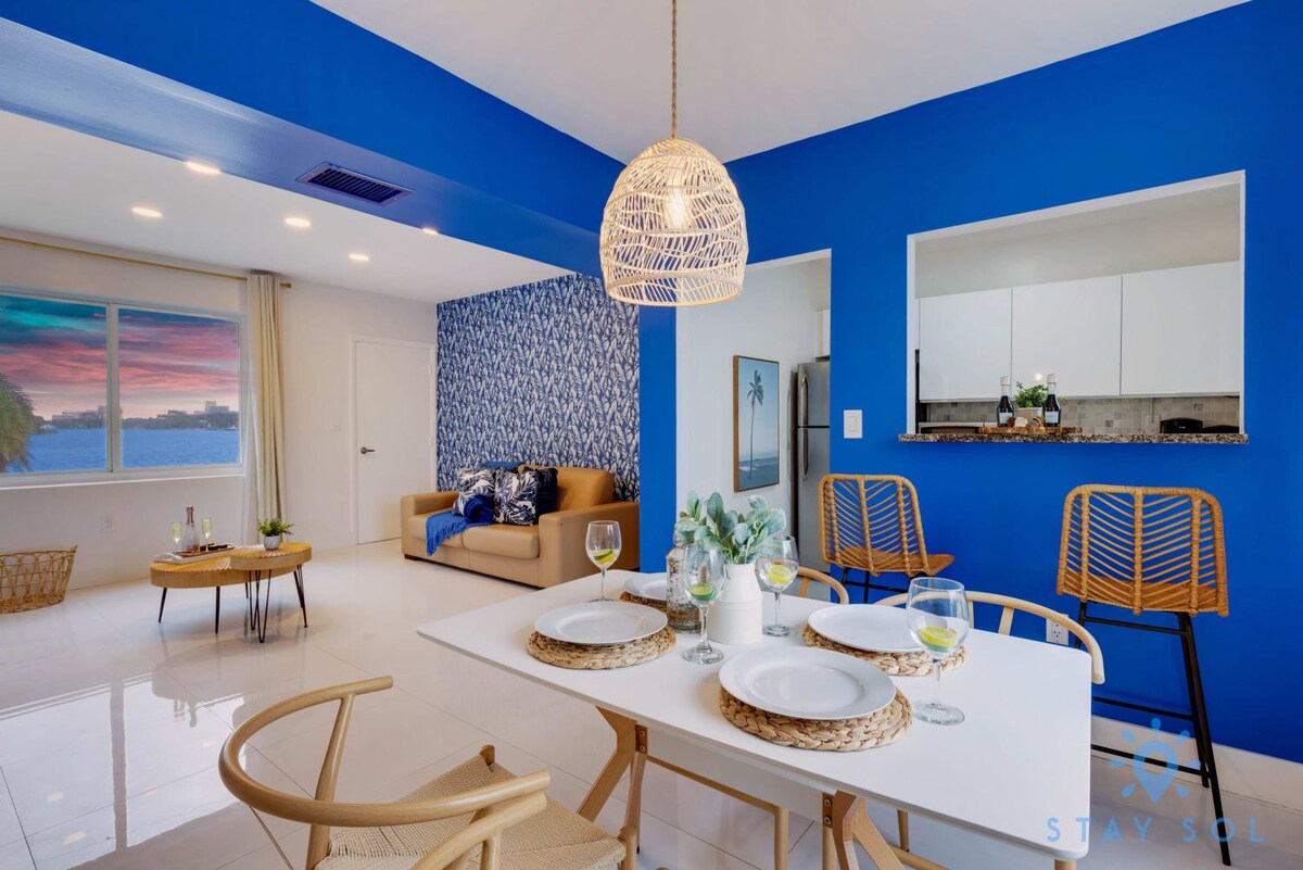 Cozy Apt: Bay View + Pool | Step To Beach