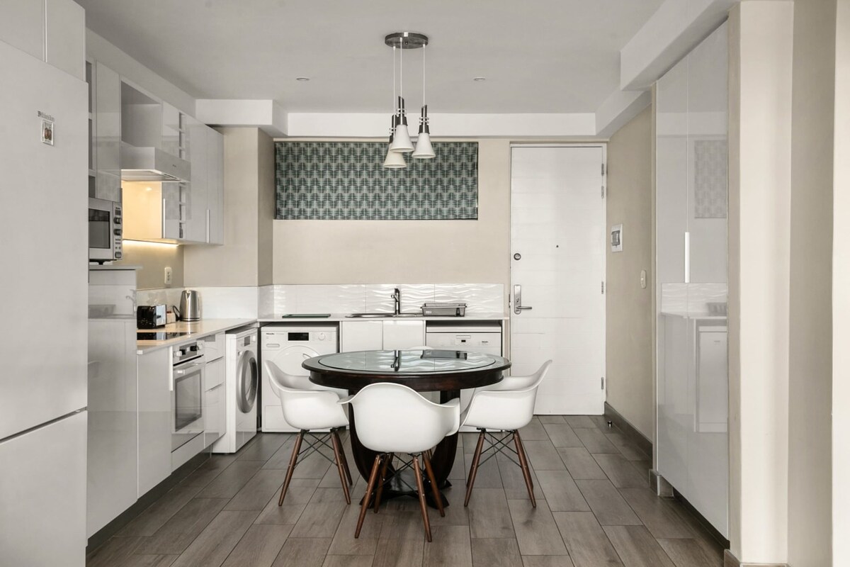 Luxury Regency Apartment