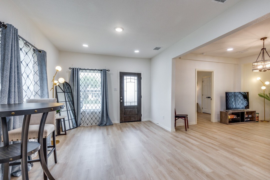 3 bed house, 15min from Stockyards, Dickie's Arena - Picture 8