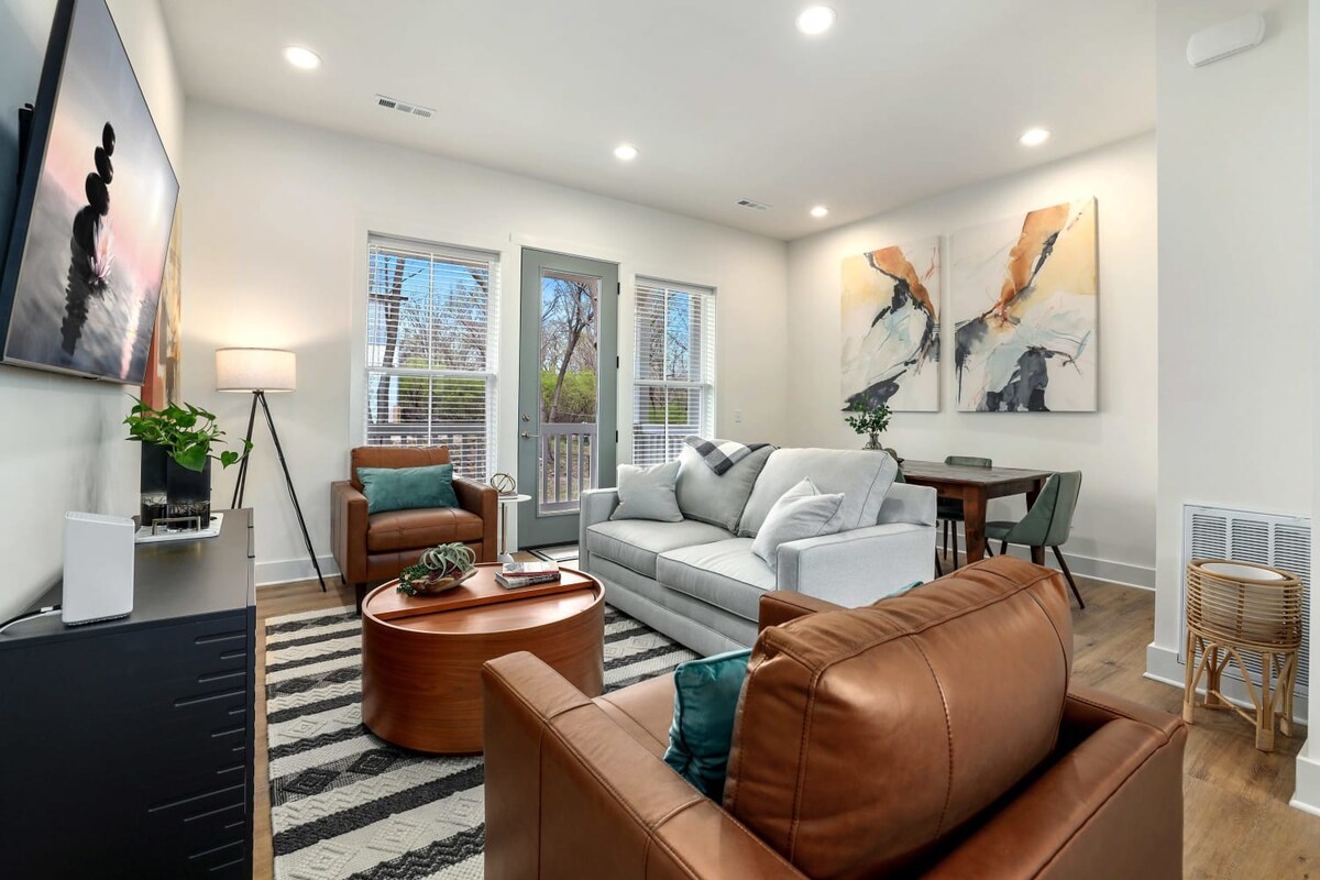 Townhouse On The Hill - Walkable to DT