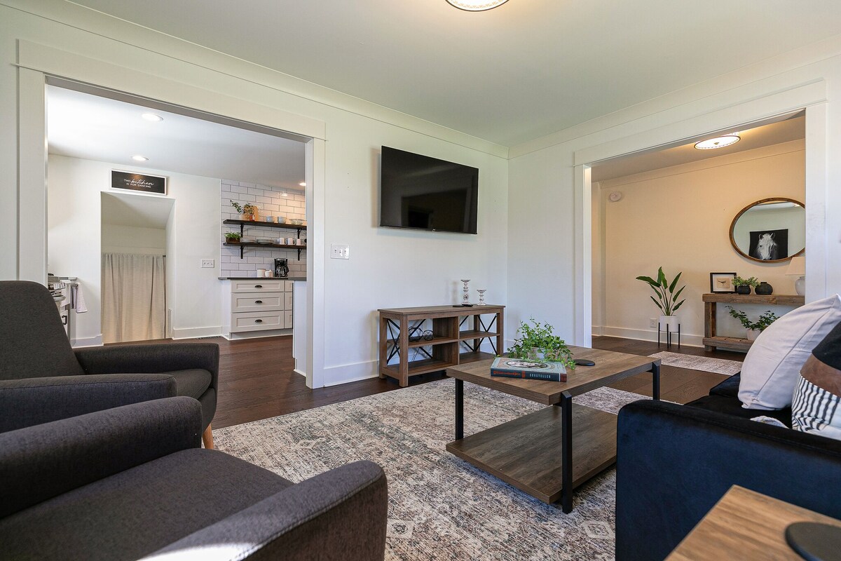 King Suite Highland House of Historic Franklin