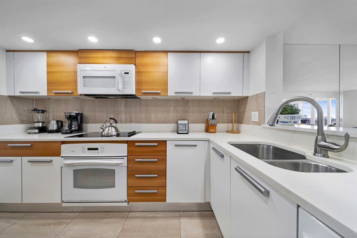 Central Location | Private Balcony | StayCozy