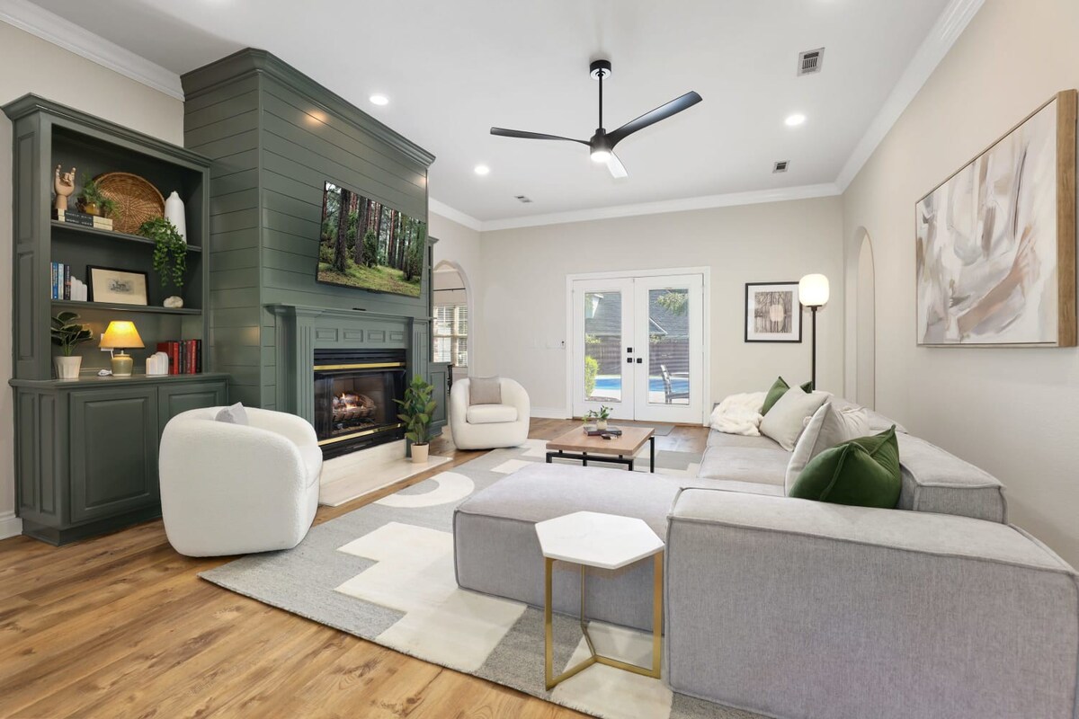 Poolside Place - Game Room - MTB-Friendly